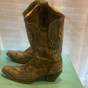 𝑾𝒐𝒎𝒆𝒏𝒔 𝑪𝒐𝒓𝒓𝒂𝒍 𝑩𝒐𝒐𝒕𝒔